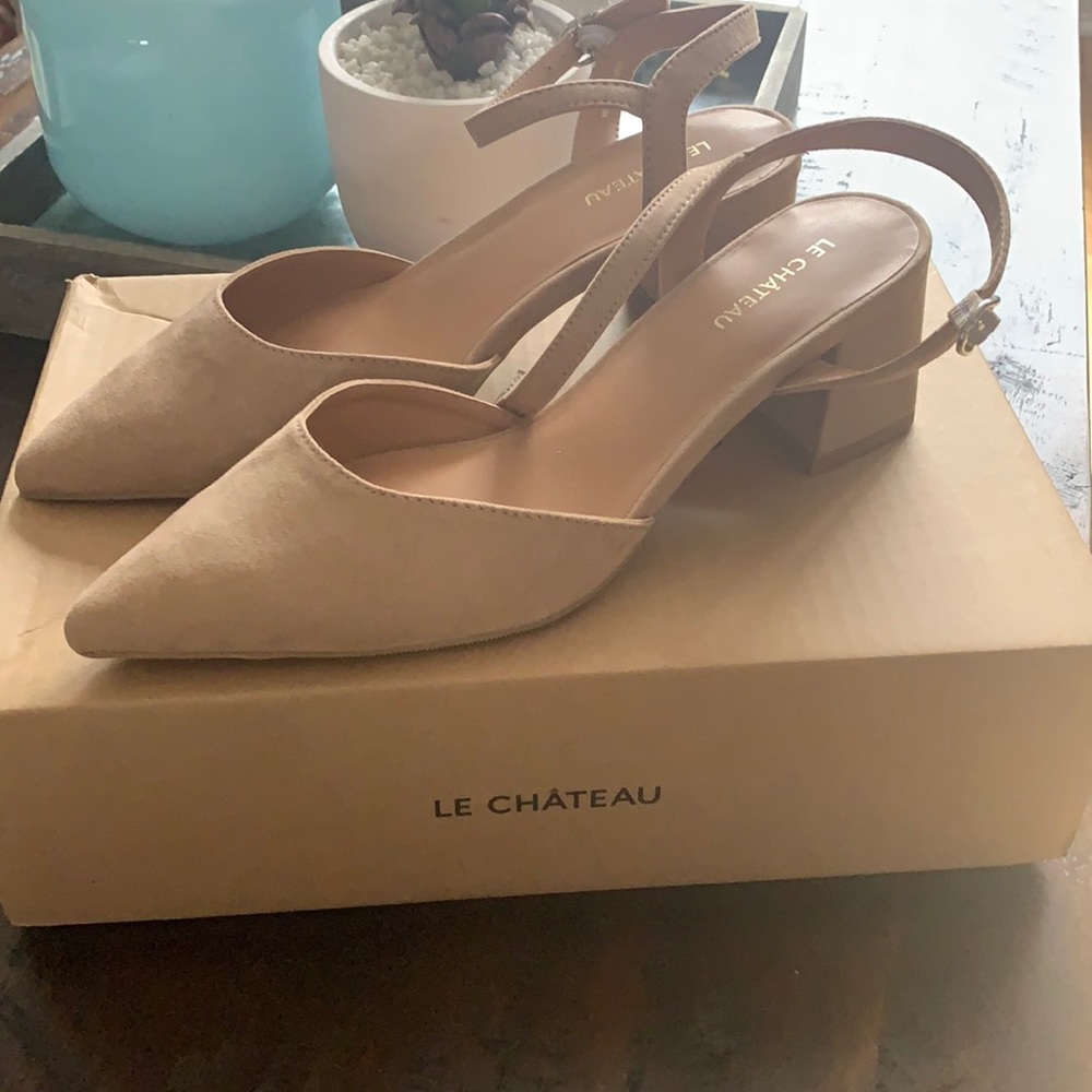 2 for 25$$$ - LE CHÂTEAU- tan heels